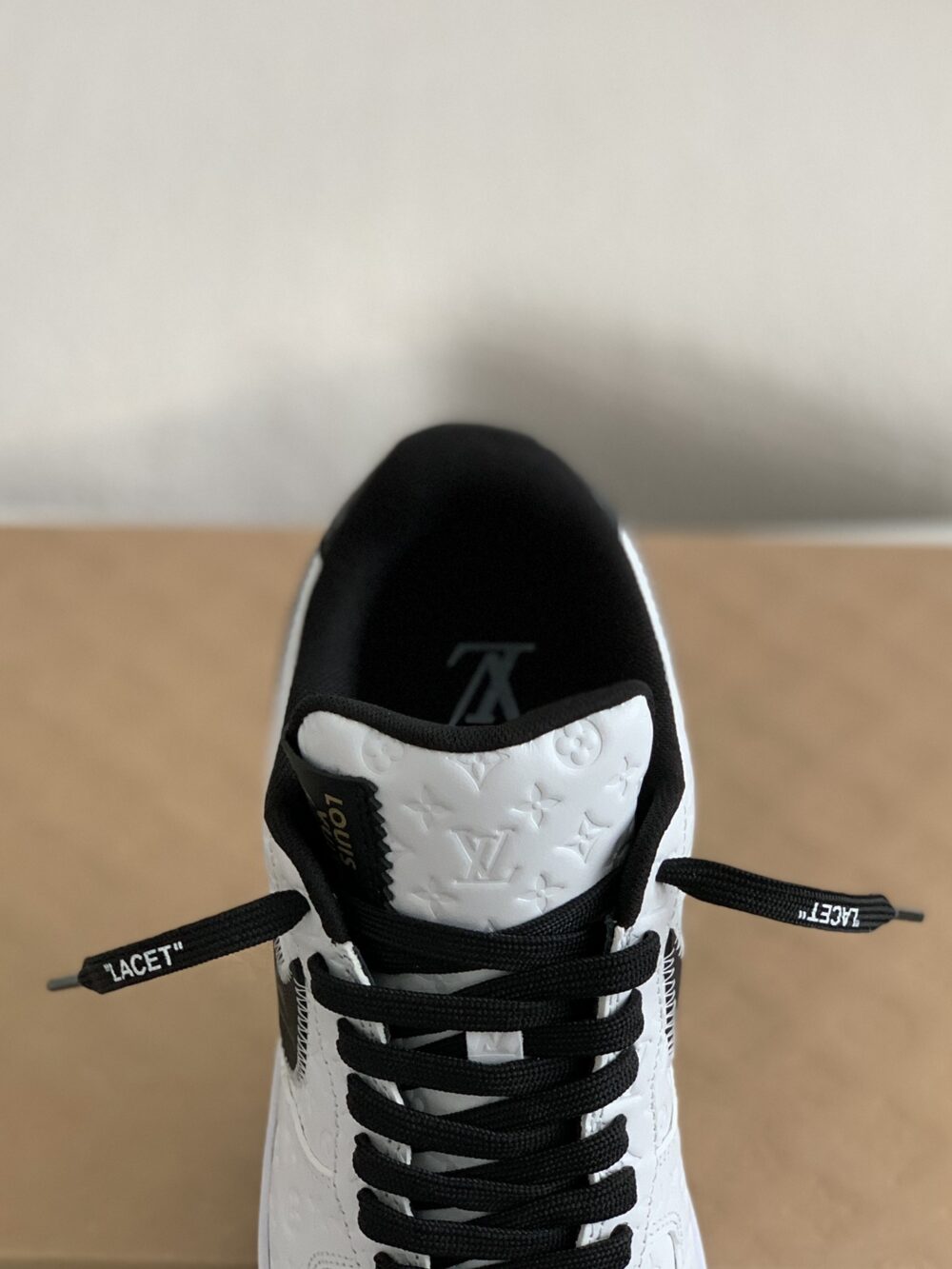Sneaker