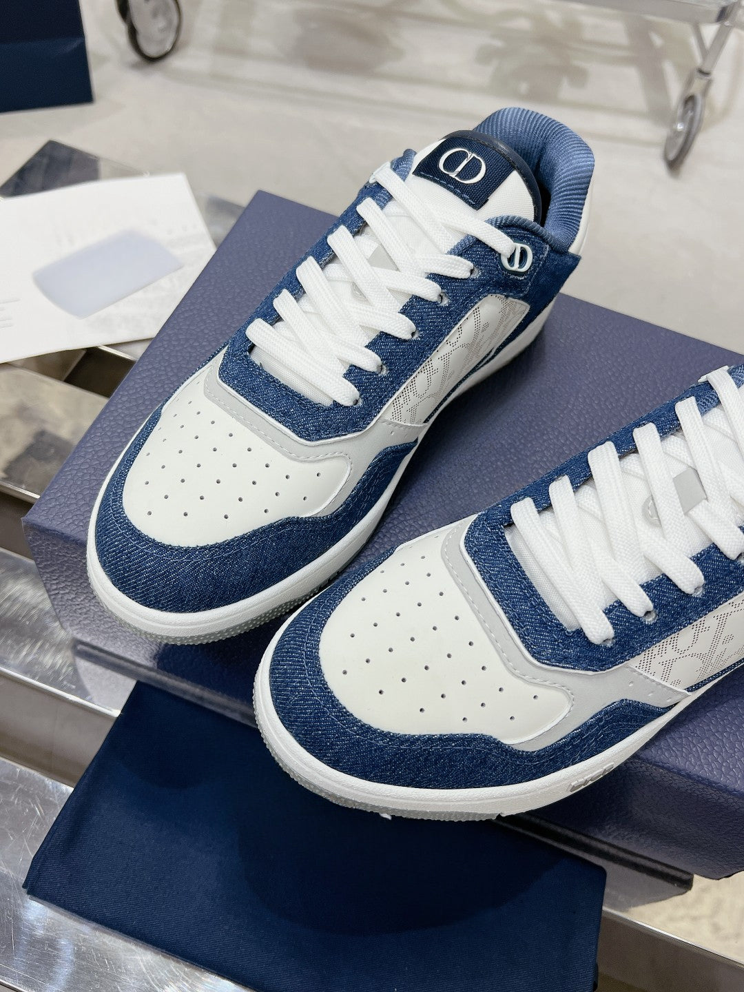 Sneakers