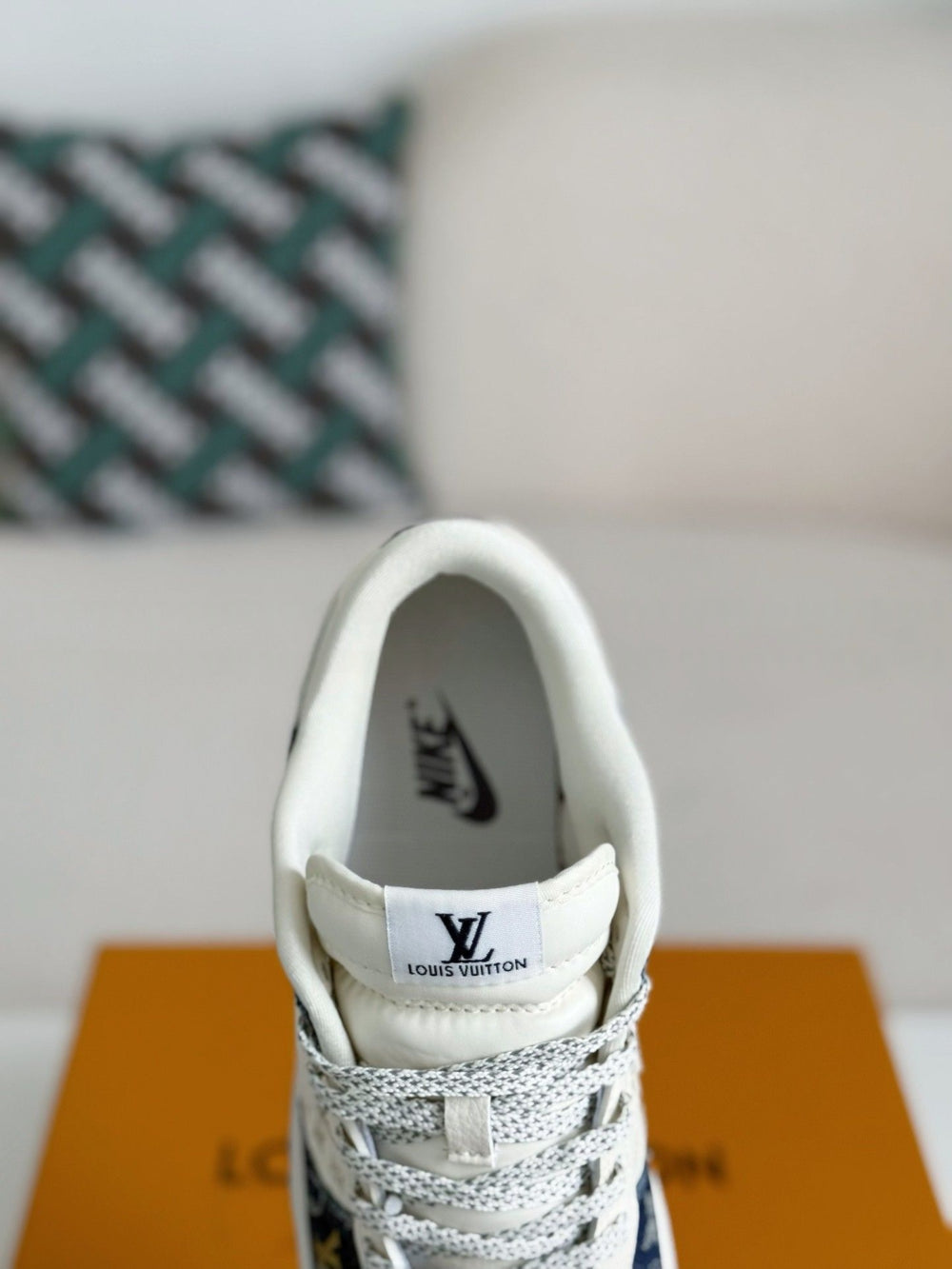 Sneaker