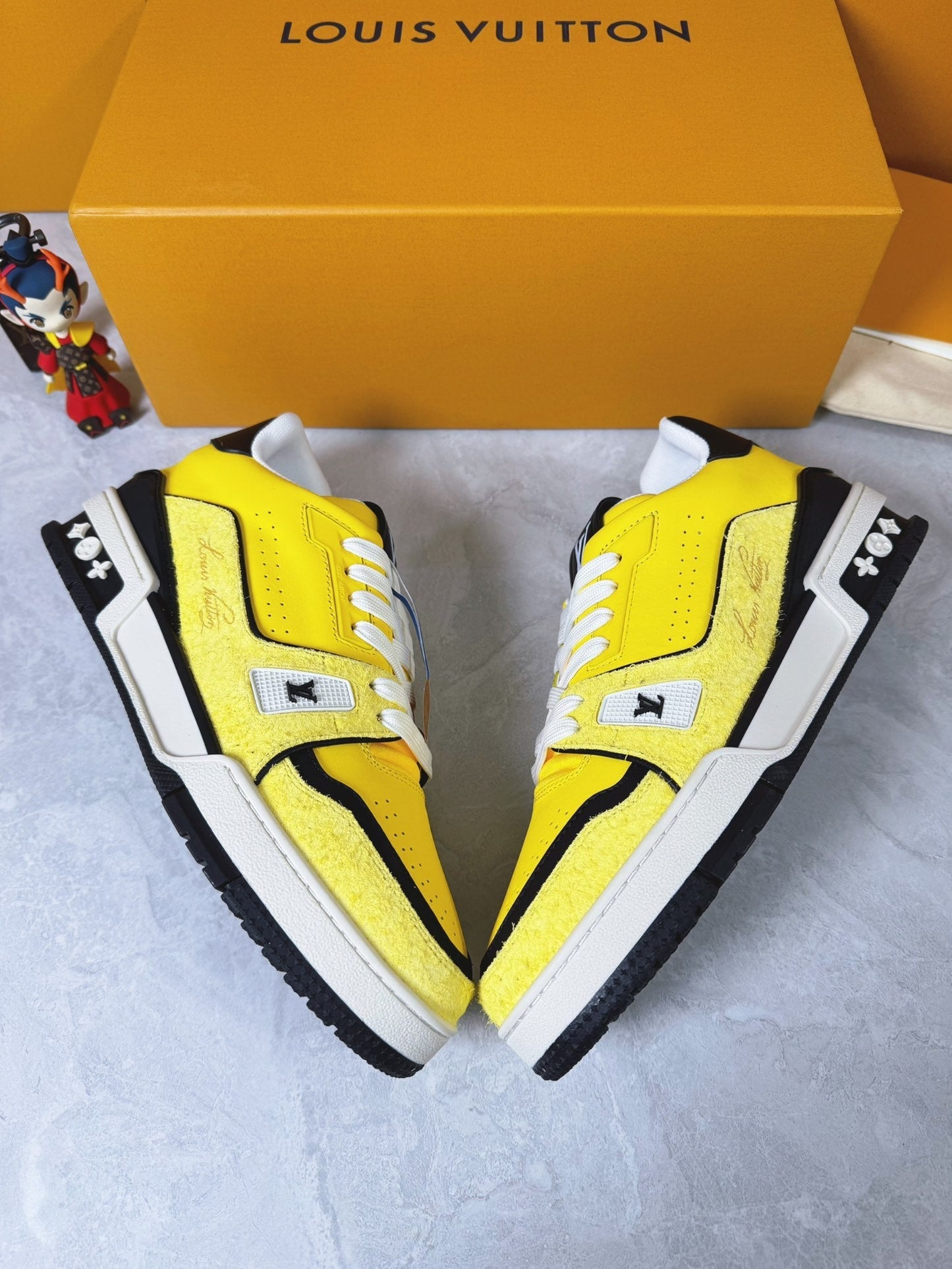Sneakers