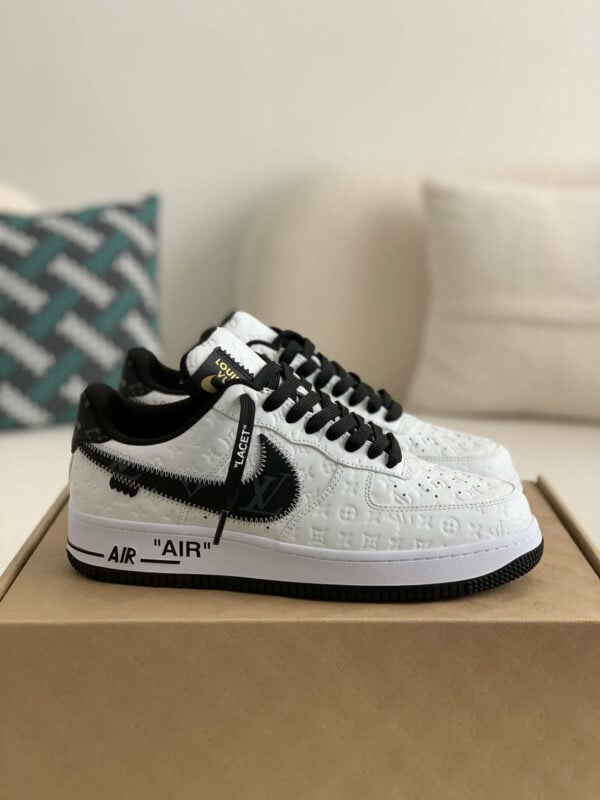 Sneaker