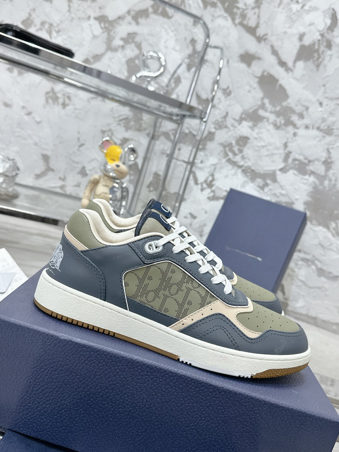 Sneakers