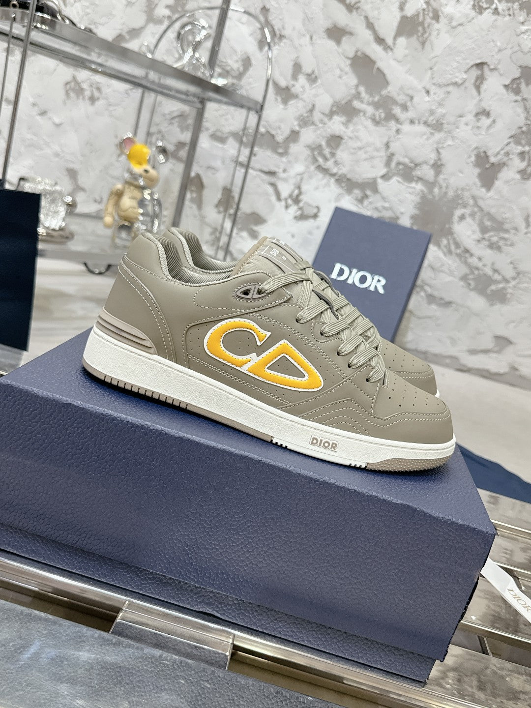 Sneakers