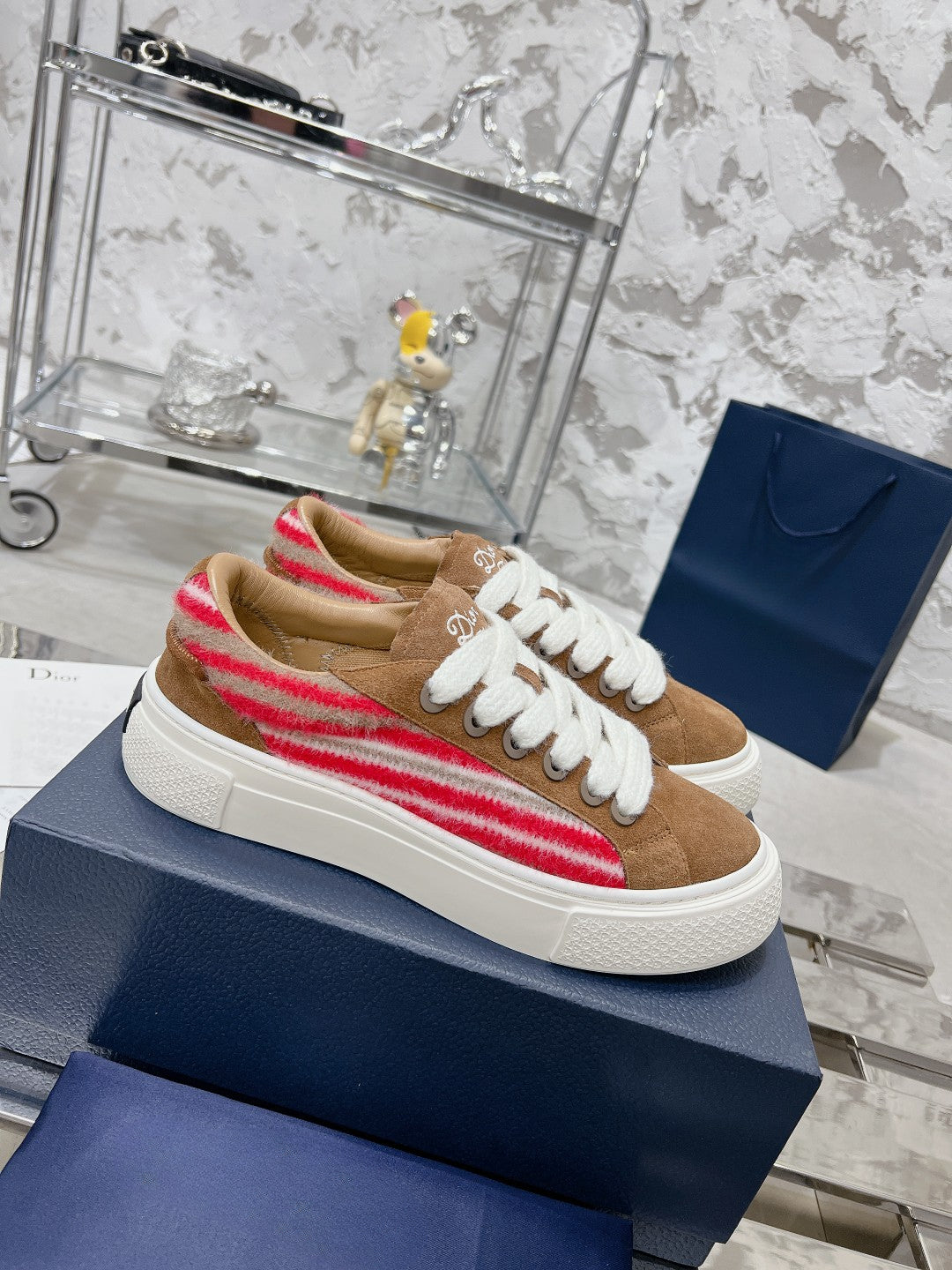 Sneakers
