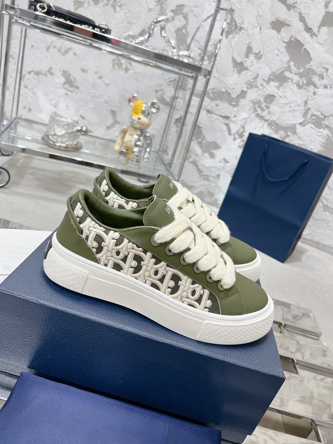 Sneakers