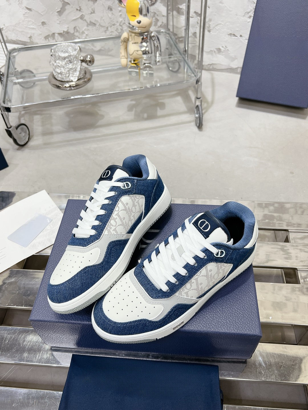 Sneakers