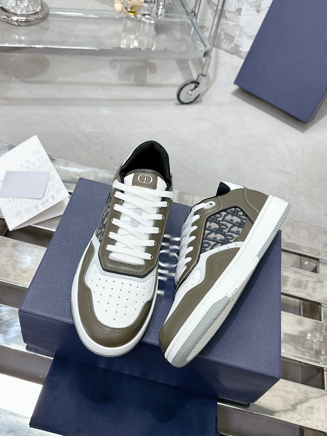Sneakers