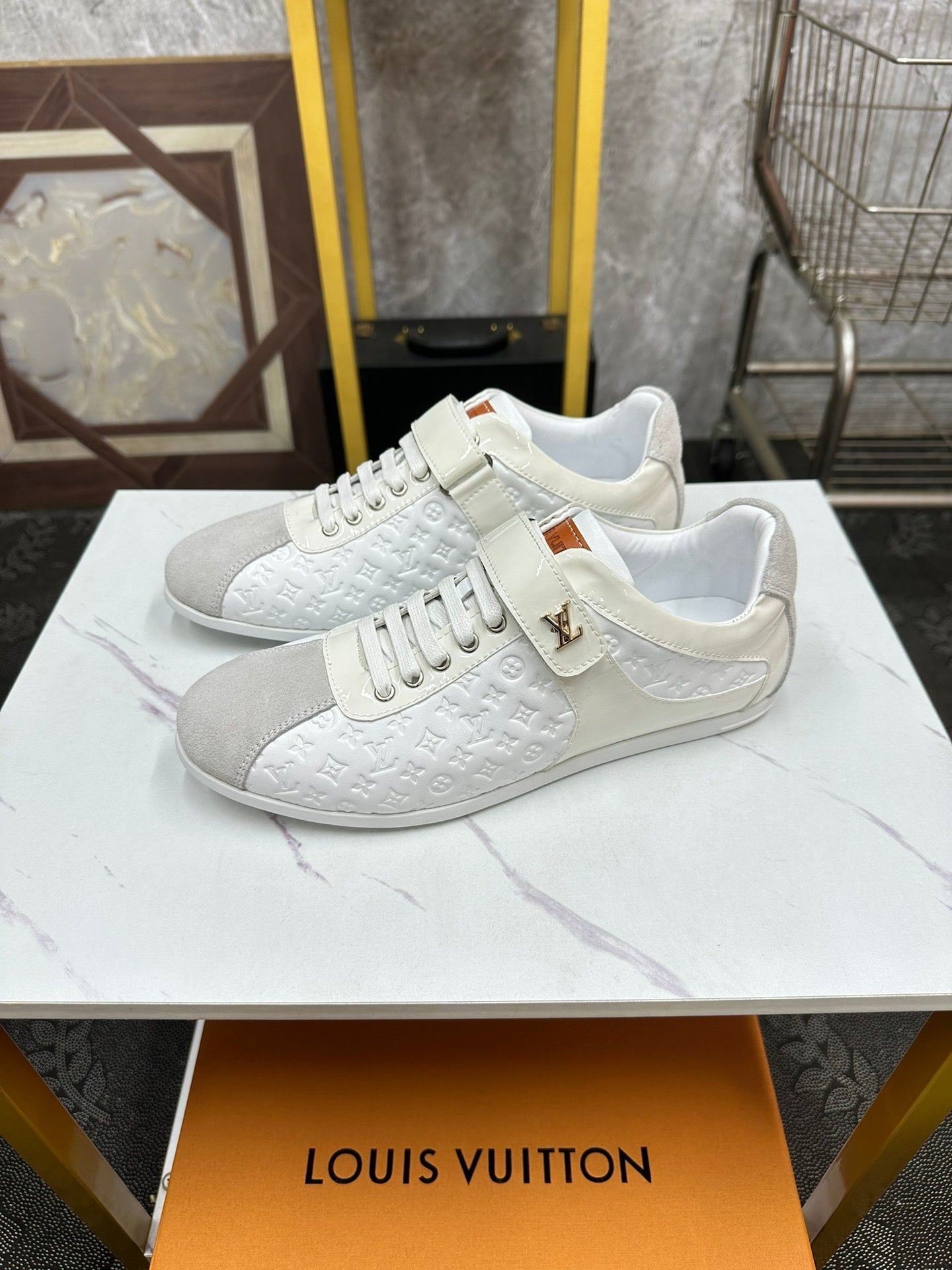 Sneakers