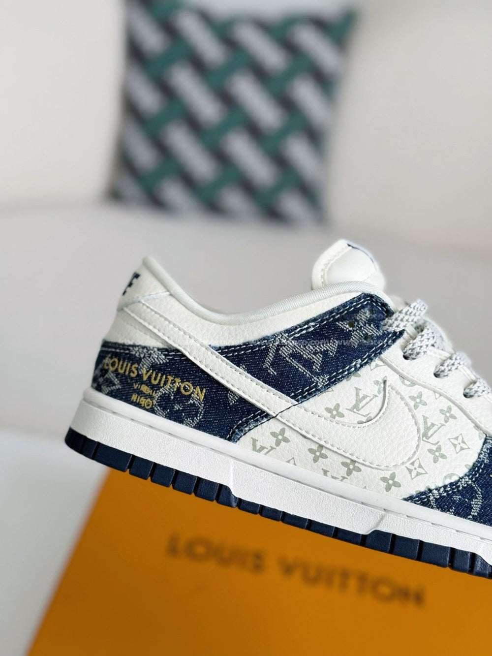 Sneaker